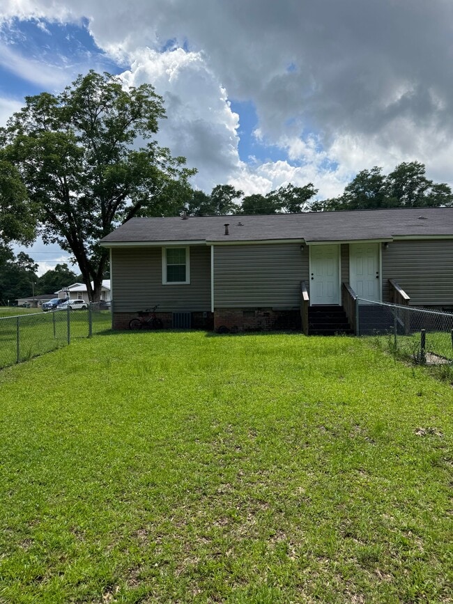 Building Photo - 109 Aventura Ct