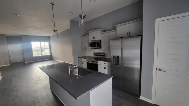 Building Photo - 15828 Riley St Overland Park KS 66203