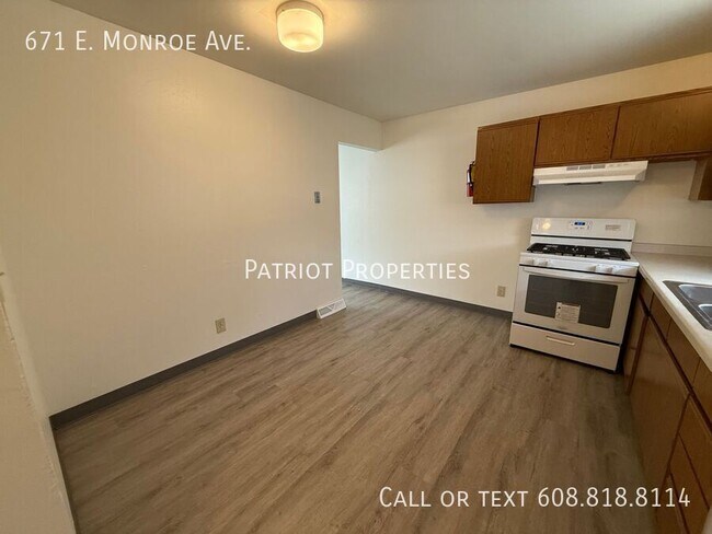 Foto del edificio - 671 E Monroe Ave