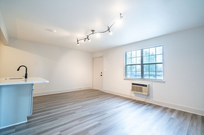 Photo - 139 E Butler Ave Apartment