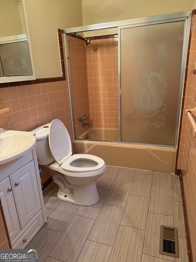 Foto del edificio - 140 Allenwood Rd SW