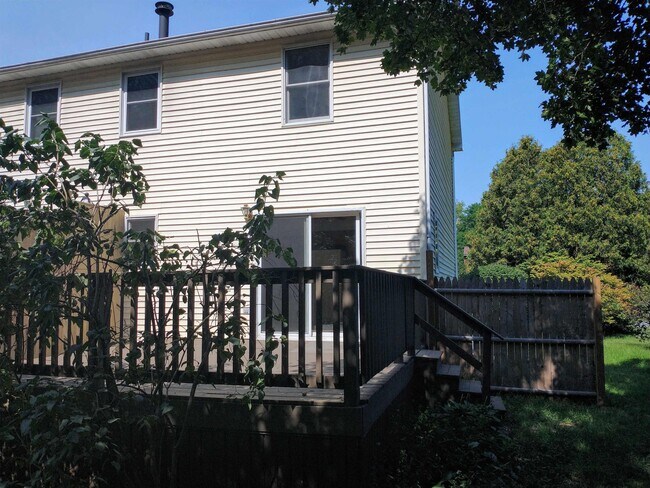 Building Photo - 100 Stone Ridge Ct