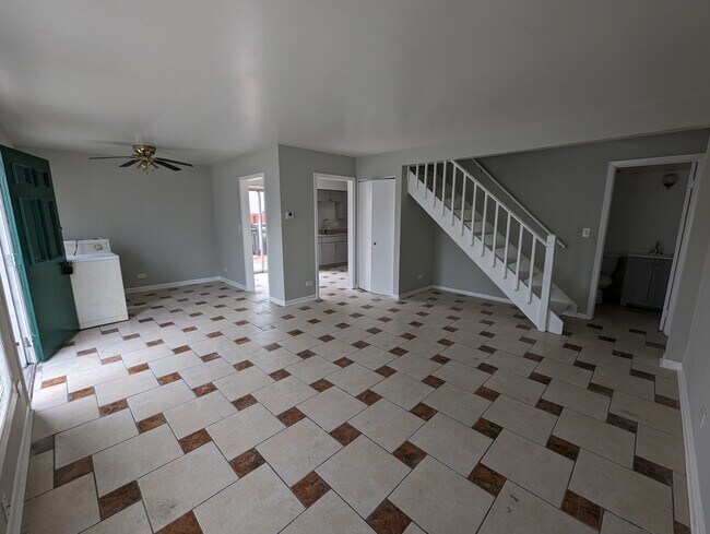 Building Photo - 1806 Jamestown Cir
