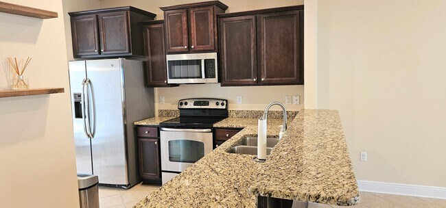 Foto del edificio - 181 Water Oaks Loop