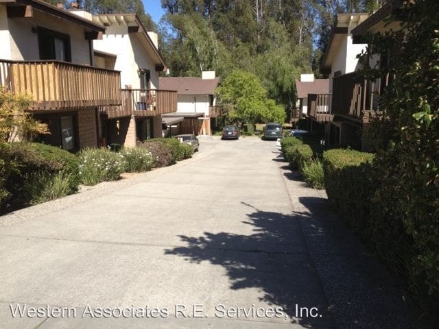 Building Photo - 2870 Park Ave