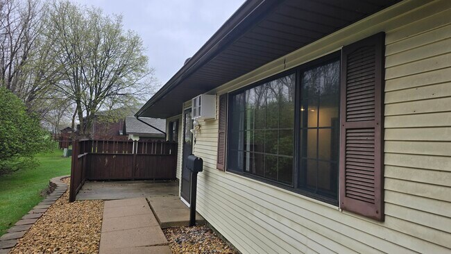 private patio - 202 Hudson Ave
