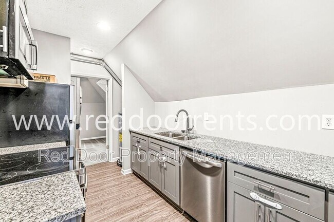 Building Photo - 2345 N Kenwood Ave