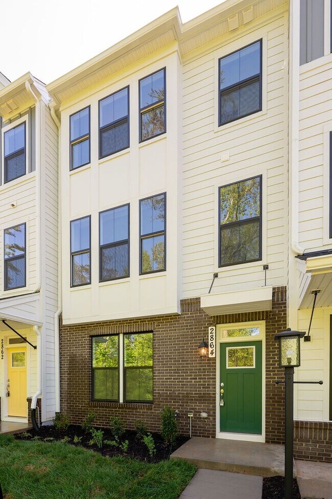 Building Photo - Brand New Townhome!