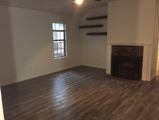 Building Photo - 2323 N Monroe St