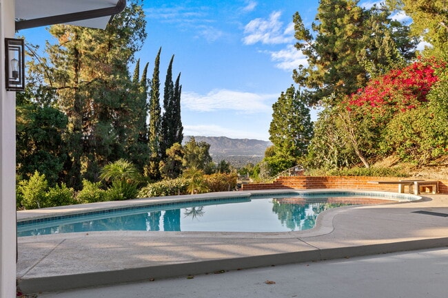 Building Photo - 4920 Tarzana Woods Dr Building Photo - 4920 Tarzana Woods Dr