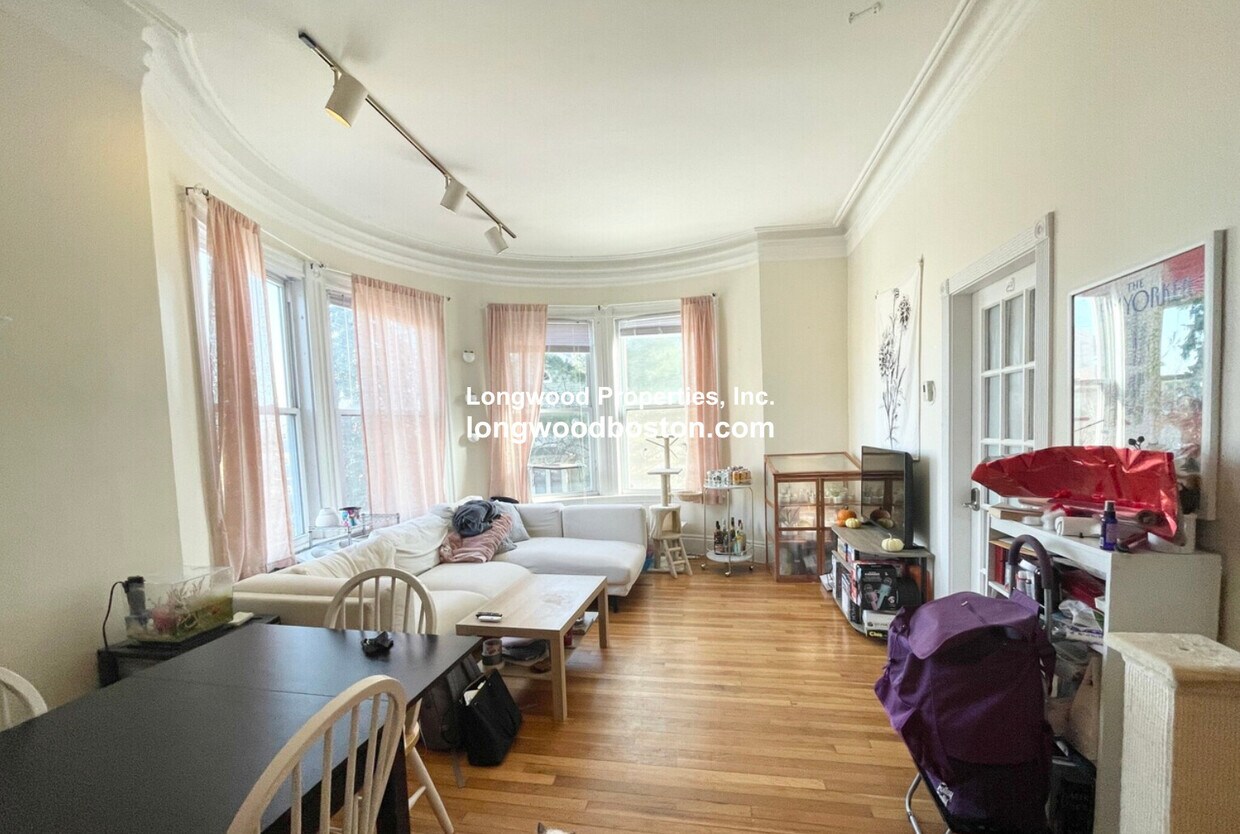 Primary Photo - 775 Parker St