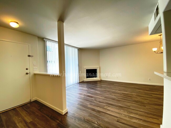 Building Photo - 2355 S Bentley Ave