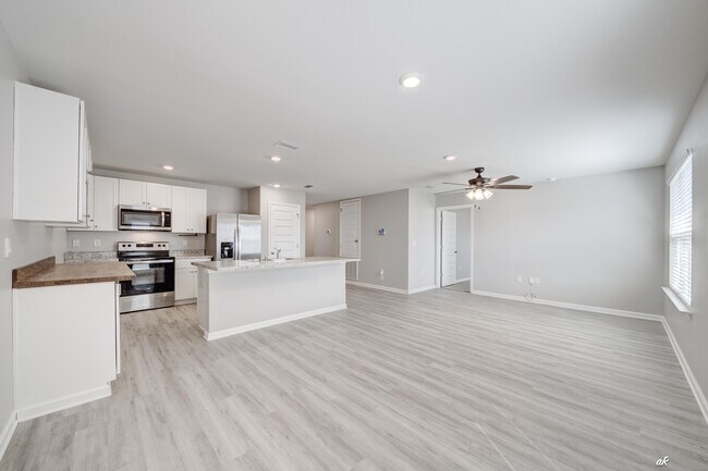 Building Photo - 5028 Rivergrass Dr