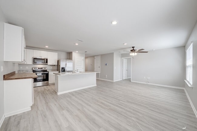 Foto del edificio - 5028 Rivergrass Dr