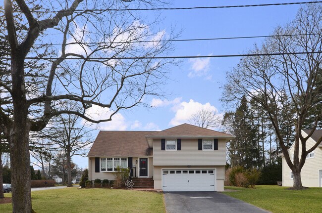 Building Photo - 442 Otisco Dr