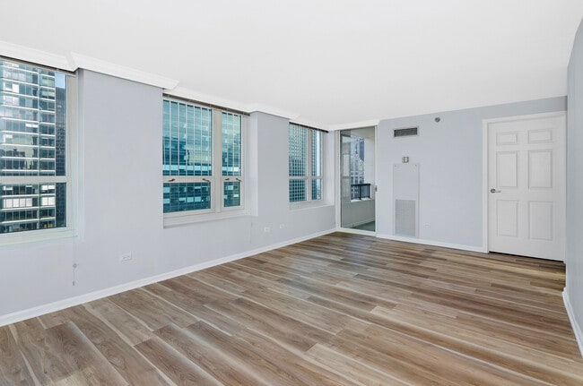 Building Photo - 345 N La Salle Dr