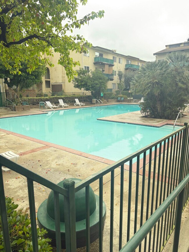 Foto del edificio - 5460 White Oak Ave