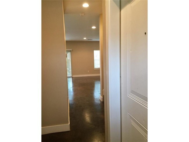 Foto del edificio - 830 N Beckley Ave
