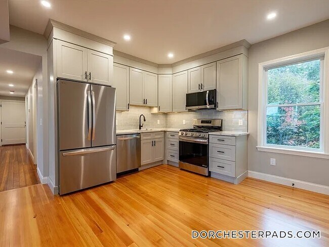 Building Photo - 19 Sawyer Ave