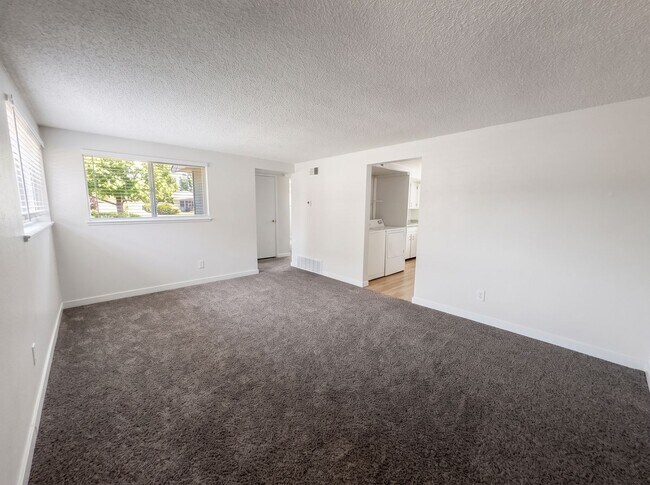 Foto del edificio - 2575 Jellison St