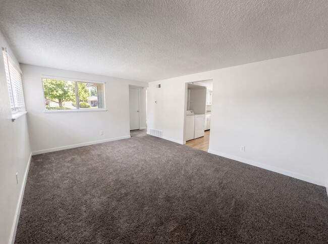 Building Photo - 2575 Jellison St