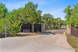 Building Photo - 600 S Oak Forest Dr