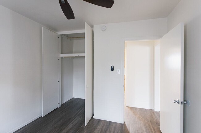 Foto del edificio - One Bedroom w/ Parking and Private Patio i...