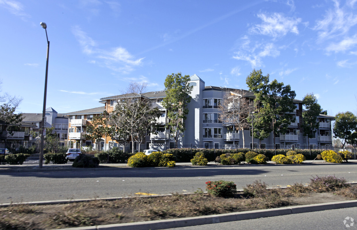 Primary Photo - Independence Plaza