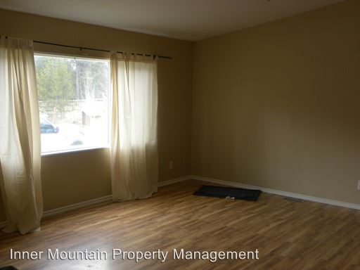 Building Photo - 17033 Whittier Dr
