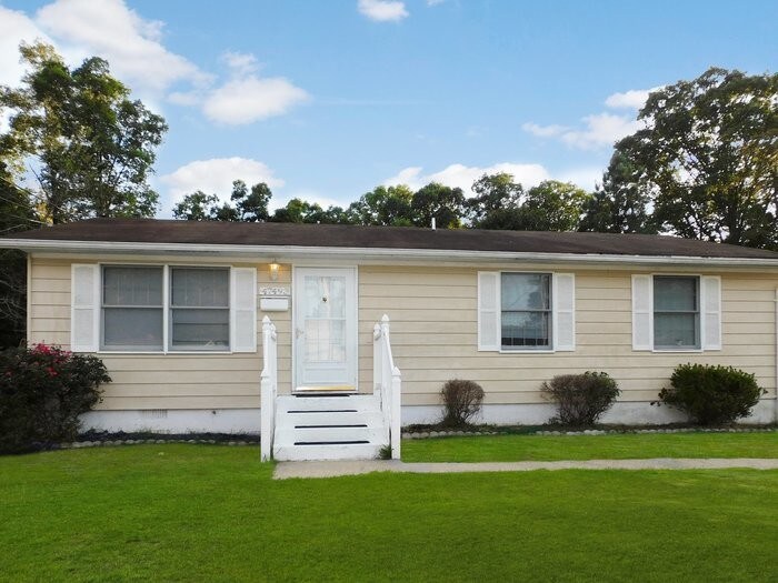 Primary Photo - 47493 Southampton Dr
