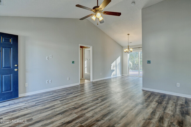 Building Photo - 520 Brewster Ln