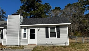 Building Photo - 218 Cedar Crk Dr