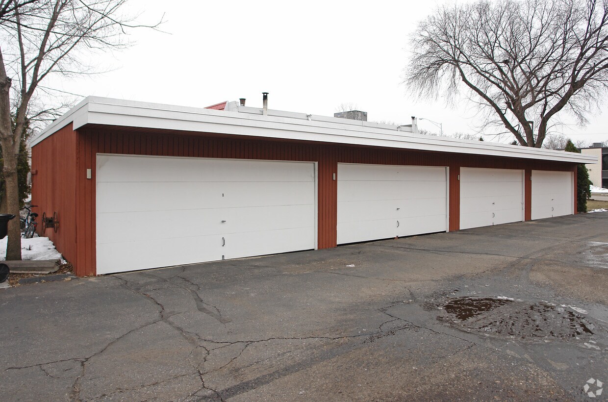 Building Photo - 1363 County Road B W