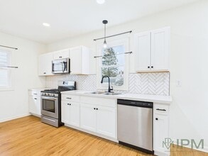 Building Photo - 35 E 8th Ave