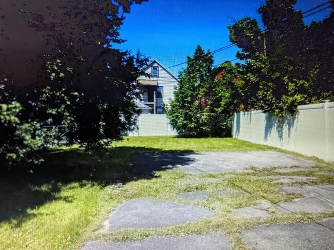 Building Photo - 266 Crestwood Ave