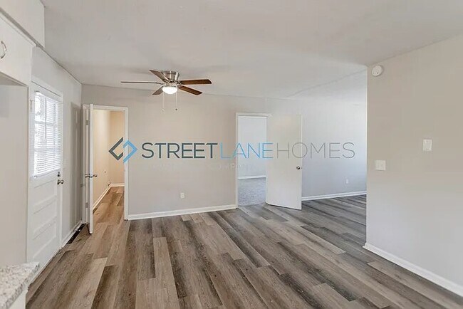 Foto del edificio - 3040 Foresthill Dr