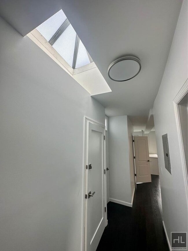 Building Photo - ADMIRAL AVENUE