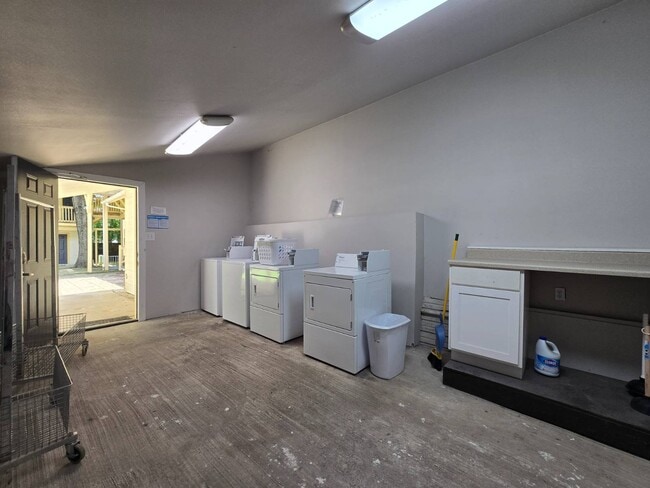 Building Photo - 1401 Moore St