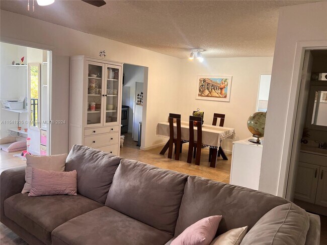 Foto del edificio - 16909 N Bay Rd