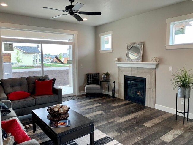Foto del edificio - Beautiful Newer 4 Bedroom Home with A/C in Redmond!