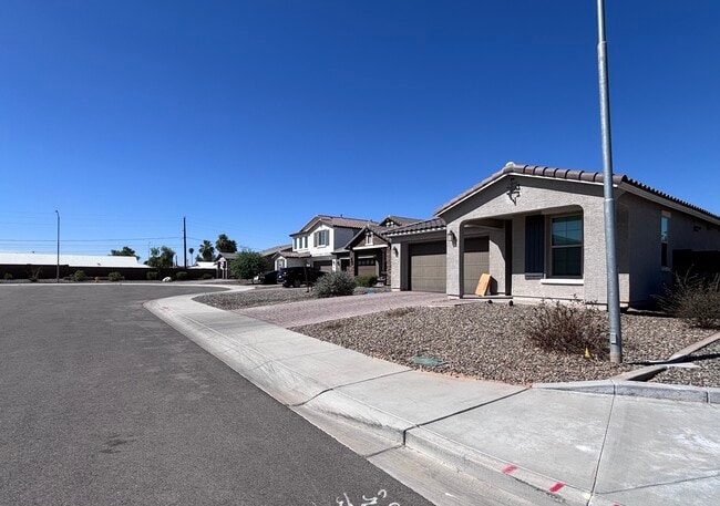 Building Photo - 6322 N 67th Ln