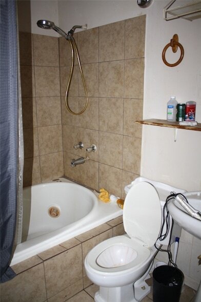 Foto del edificio - 423 Waller Dr