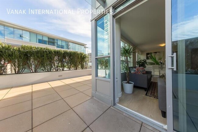 Building Photo - Stunning 2-Bedroom Apartment with Rooftop ...