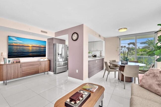 Foto del edificio - 9901 E Bay Harbor Dr