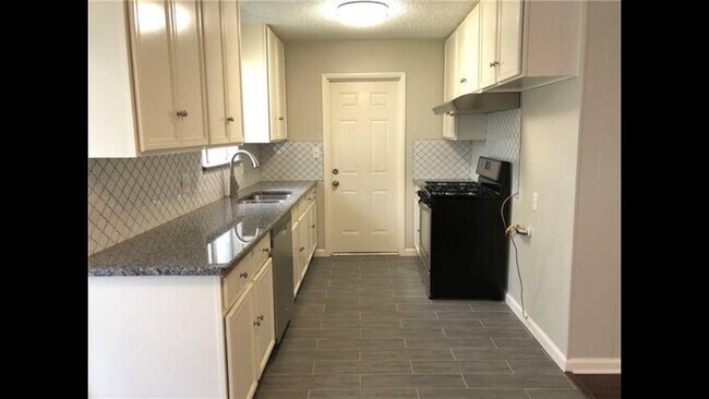 Foto del edificio - 6005 Whitley Rd