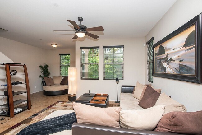 Building Photo - 3 br, 3.5 bath House - 1862 Hazel Ct Unit 7