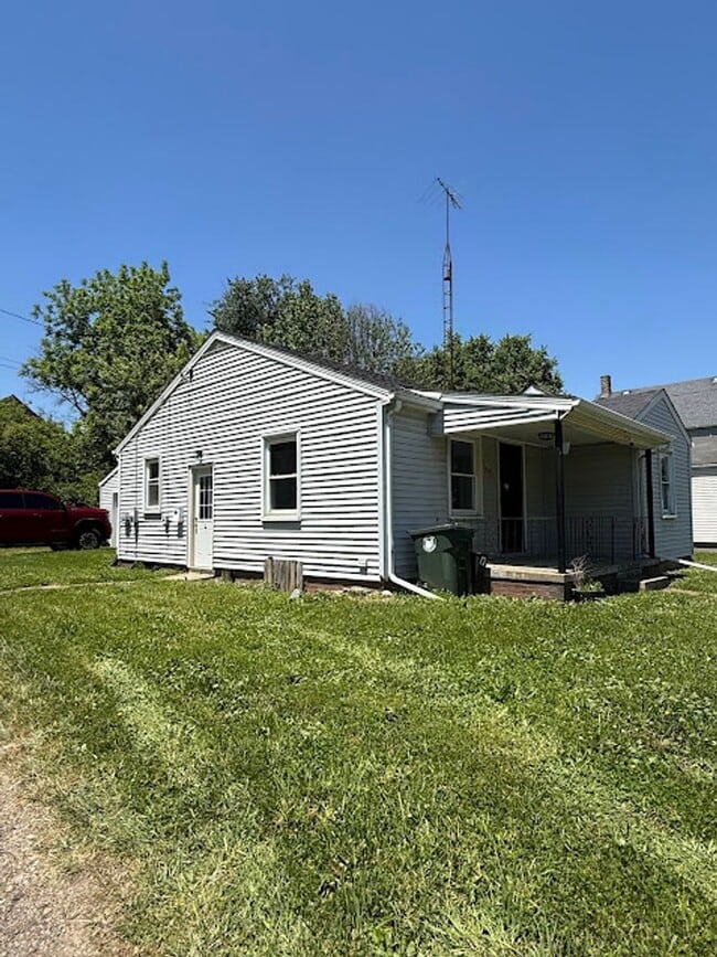 Building Photo - Two bedroom home with one car garage for rent - Canton NE
