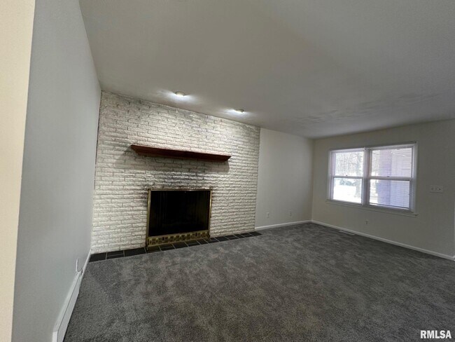 Foto del edificio - 2403 Lynnhaven Dr