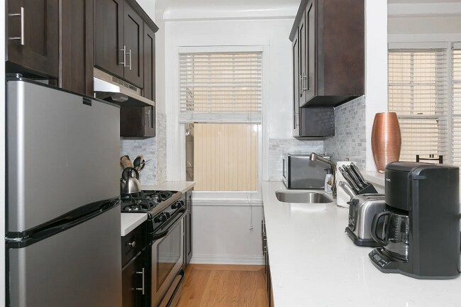 Building Photo - 845 California St