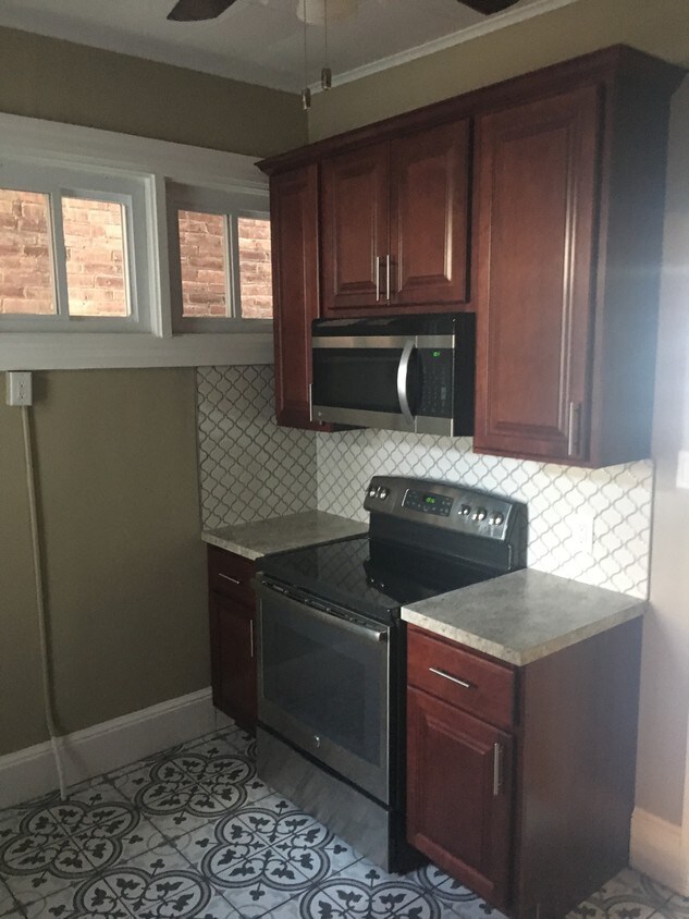 Primary Photo - 643 W Orange St